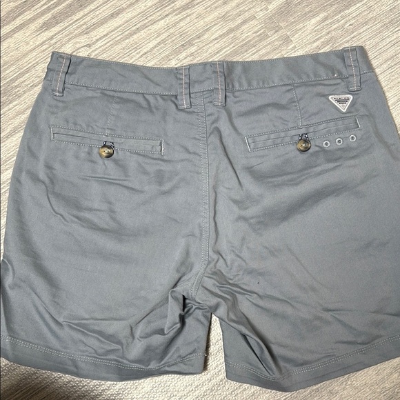 Women's Gray Columbia PFG Shorts Size 6 - Picture 5 of 6